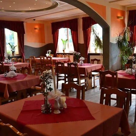 I Restauracja Jaskolka Aparthotel 3*